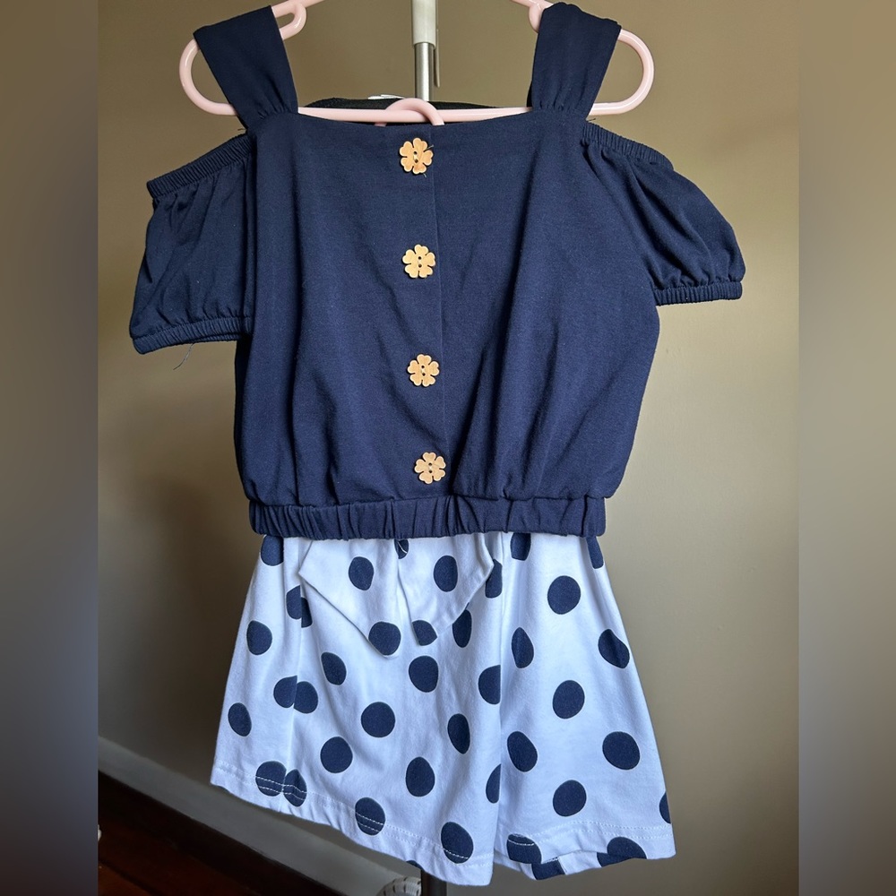 New without tags, Solid Knit Top with Polka Dot Shorts Set, size 6x